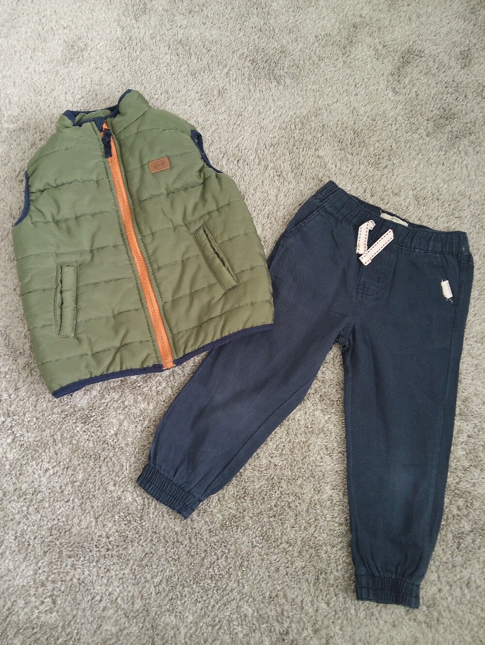 Toddler Boys Vintage Olive Puffer Vest and Navy Jogger Pants Set Size 3T